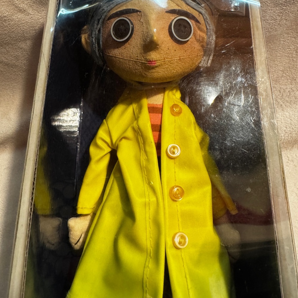 Coraline Doll Prop Replica NIB - Picture 3 of 11